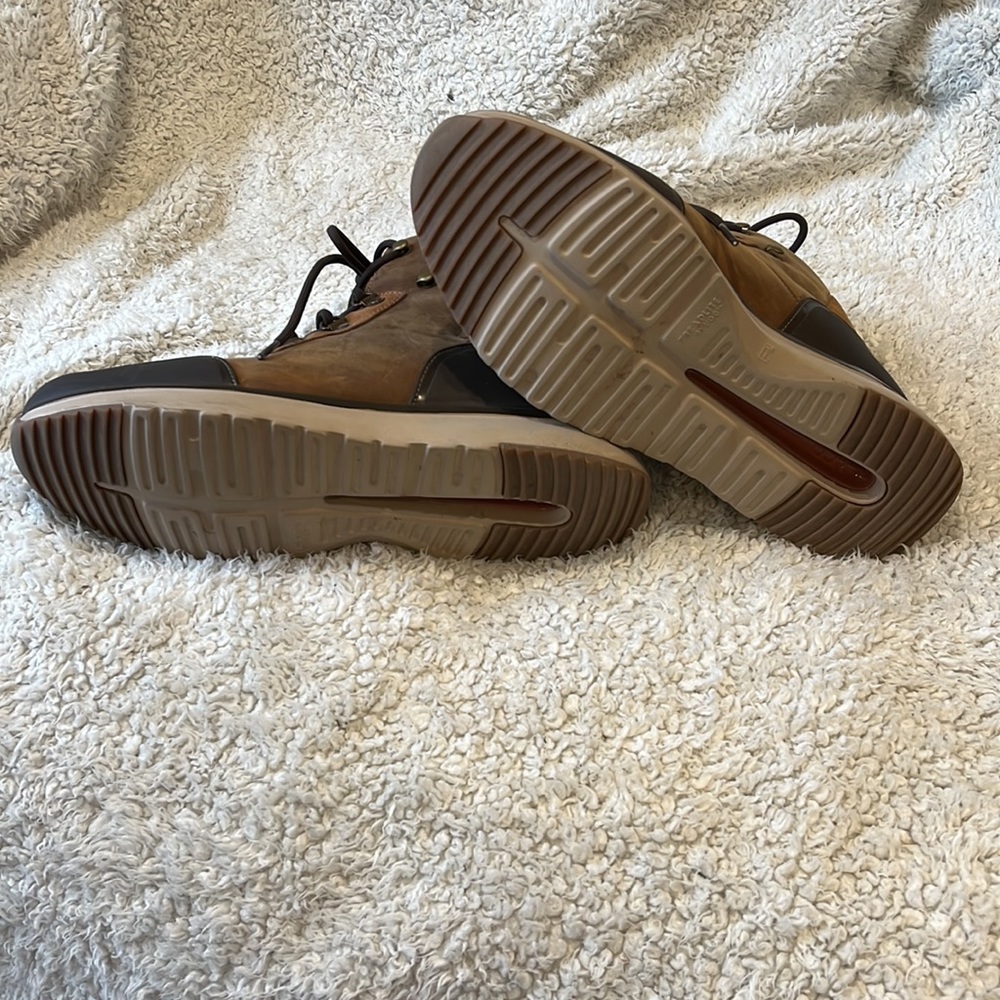 Waterproof Ugg Boots - Picture 5 of 9